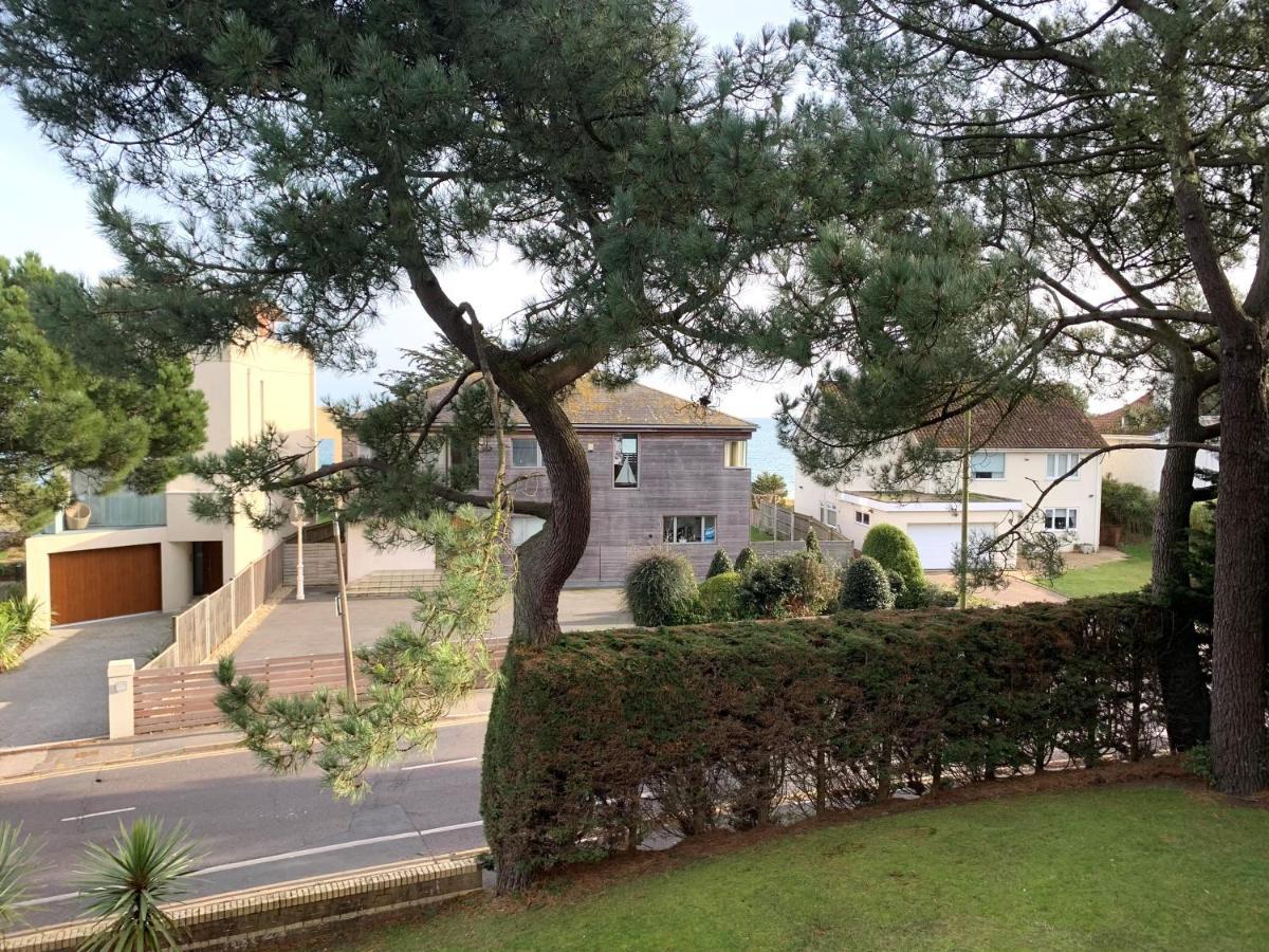 Top Floor Sandbanks Apartment With Free Parking Just Minutes From The Beach And Bars Canford Cliffs Exterior photo